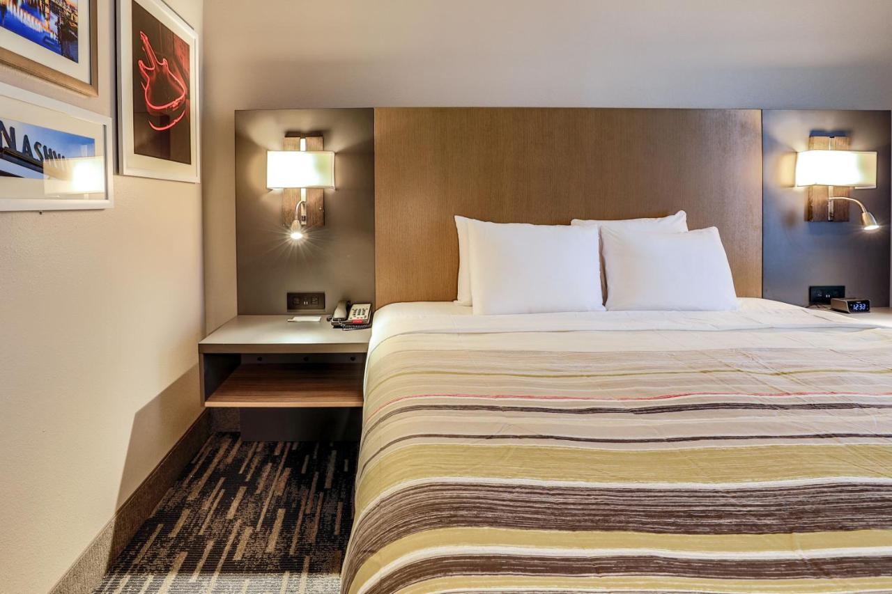Country & By Radisson Airport Tn Hotel Nashville