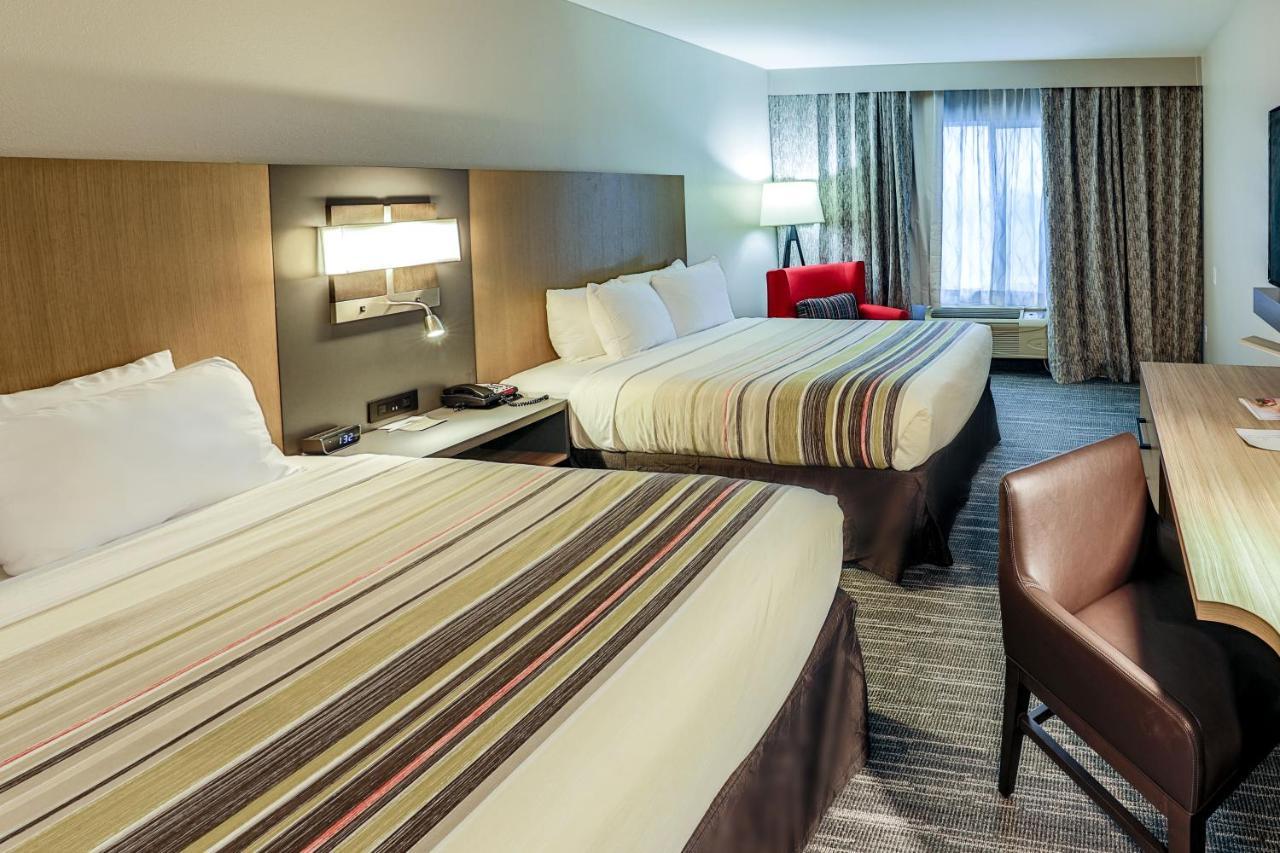 Country & By Radisson Airport Tn 3*