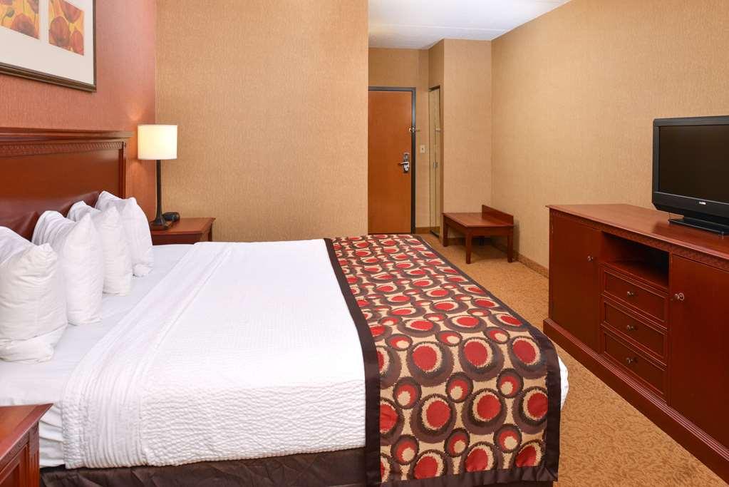 Country & By Radisson Airport Tn Hotel