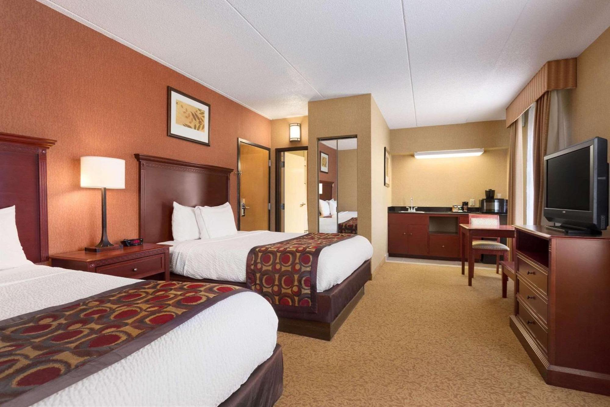 Country & By Radisson Airport Tn