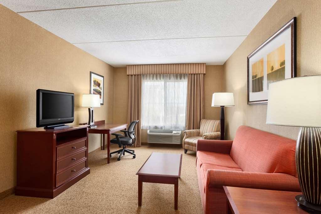 Country & By Radisson Airport Tn Hotel 3*