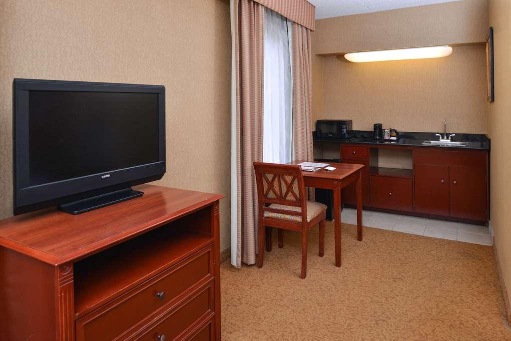 Hotel Country & By Radisson Airport Tn 3*